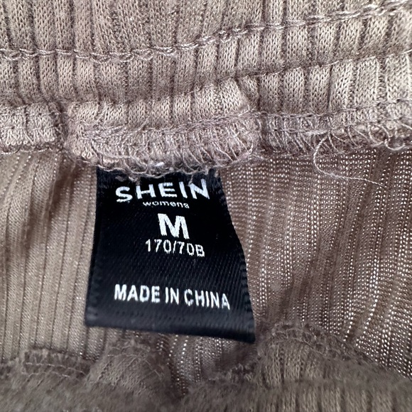 Army Green SHEIN Two Piece Set Size Medium. - Picture 2 of 6